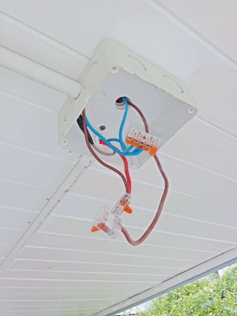 กล่องพักสายไฟ