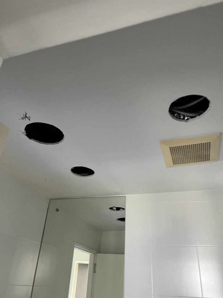 เจาะฝ้าเตรียมติดตั้งดาวน์ไลท์