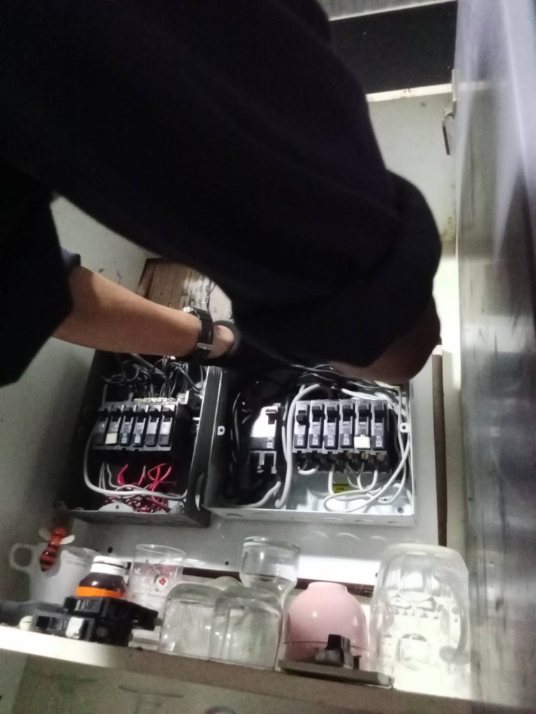 ซ่อมไฟหน้าตู้