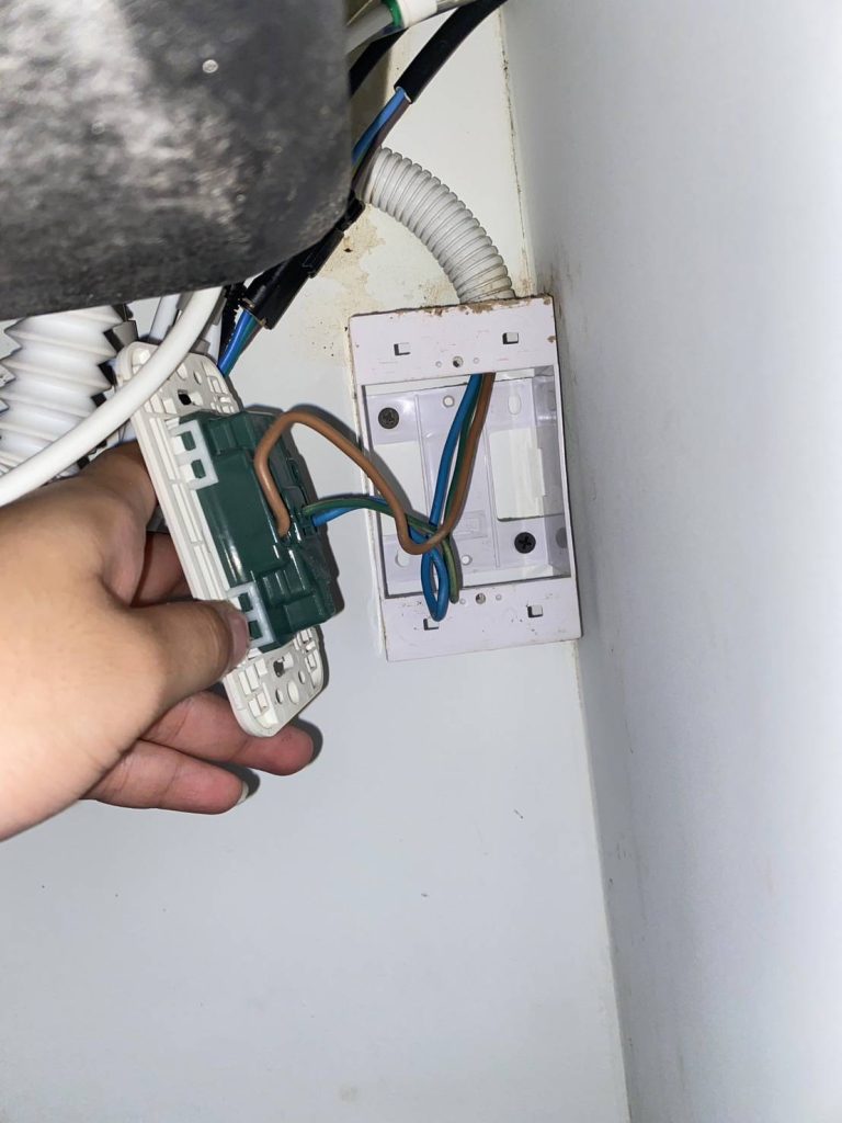 รื้อปลั๊กเช็กสาย