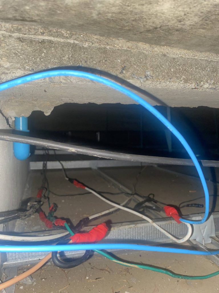 แนวสายไฟบนฝ้า