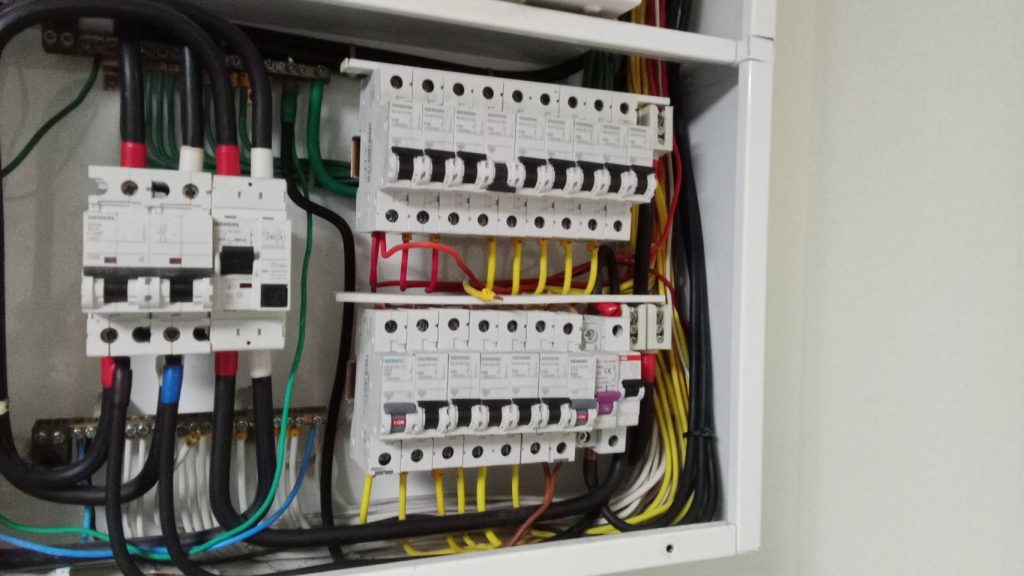 เบรกเกอร์