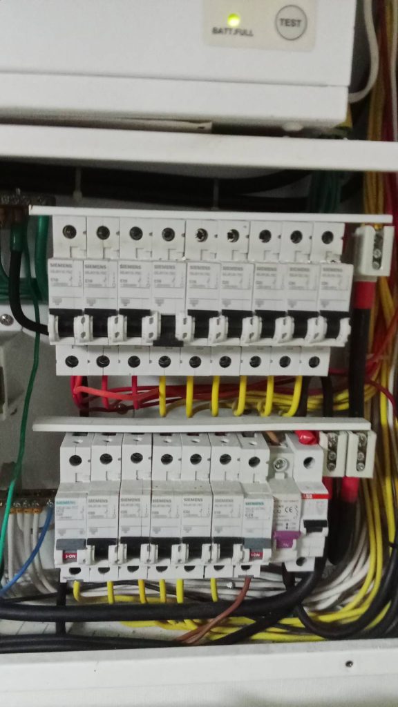 เบรกเกอร์ในตู้โหลด