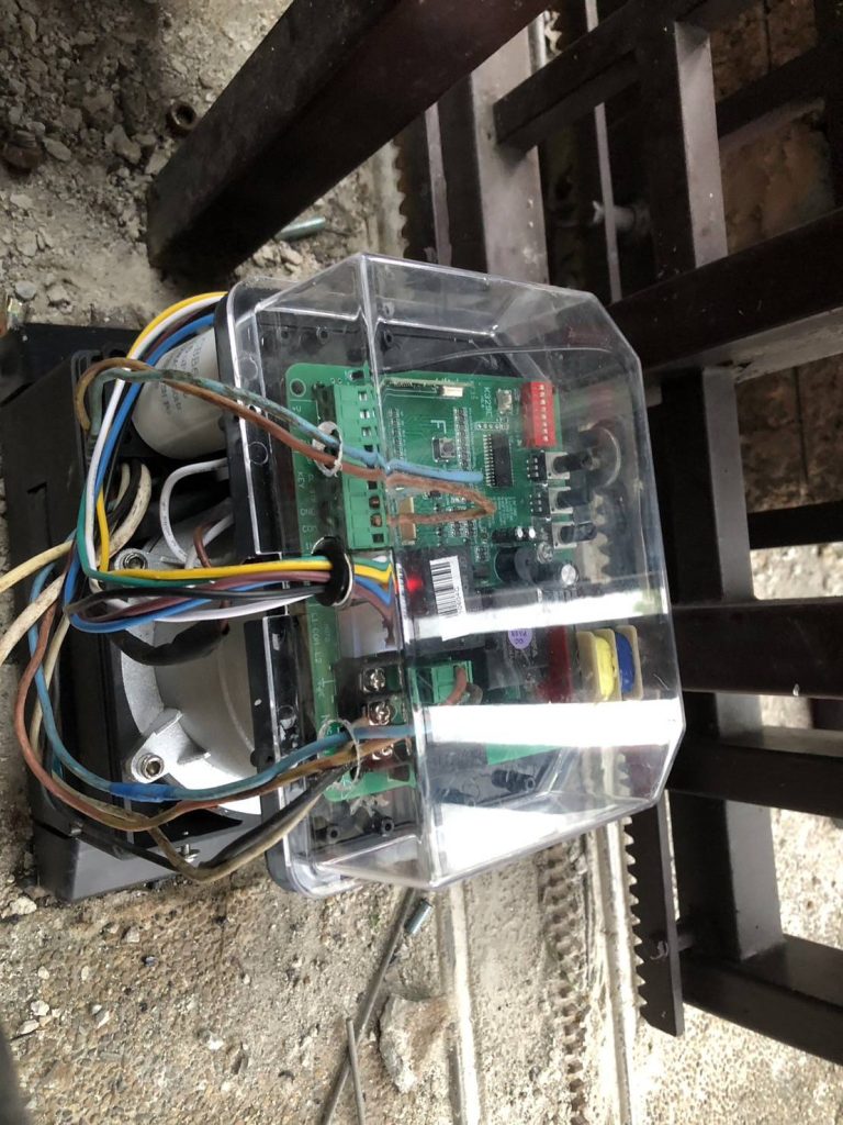 ติดตั้งมอเตอร์ประตูรีโมท