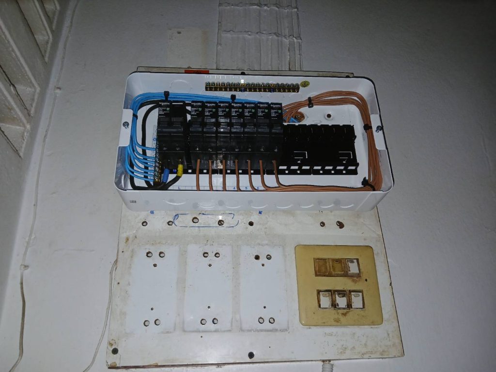 ตู้คอนซูมเมอร์