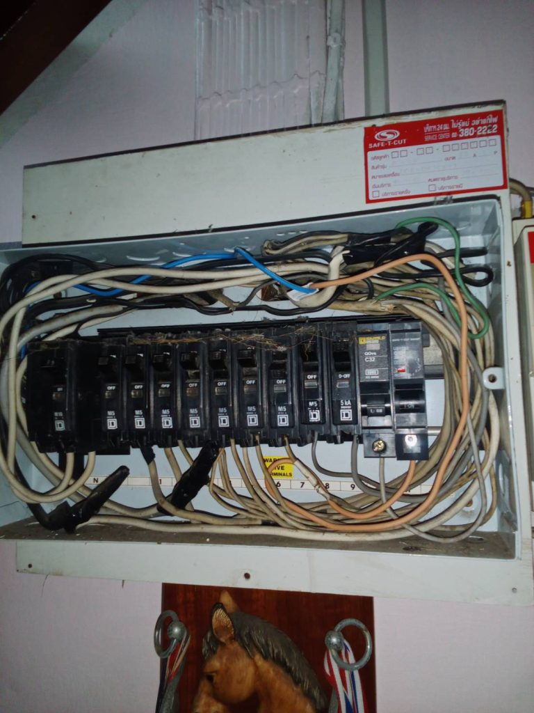 ตู้คอนซูมเมอร์และแนวท่อสายไฟ
