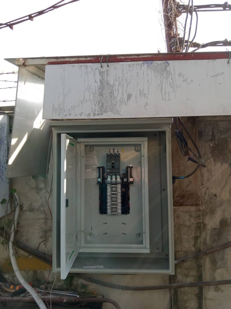 ถอดเปลี่ยนตู้โหลดเซ็นเตอร์