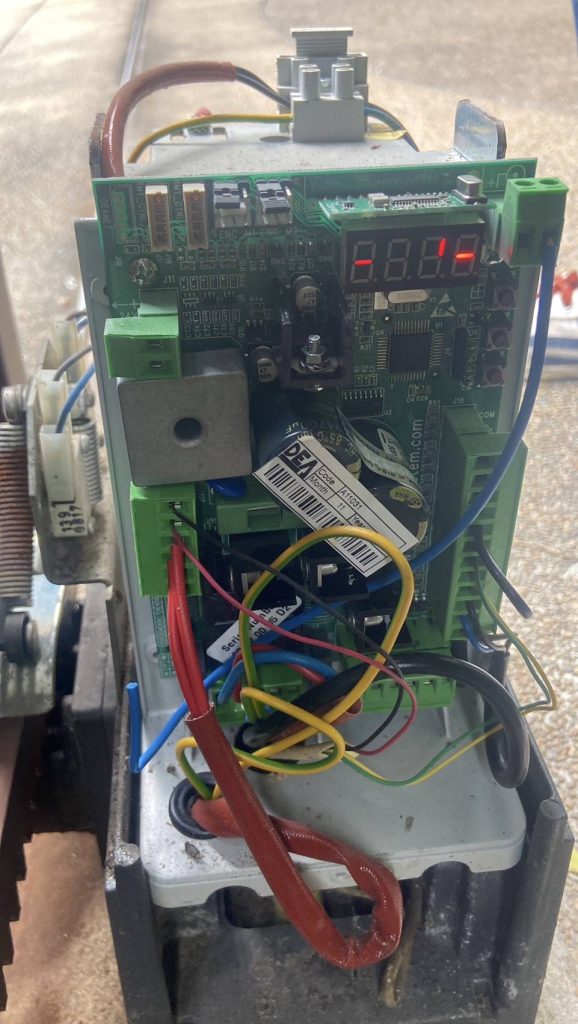 แผงวงจรของมอเตอร์ประตูรีโมท