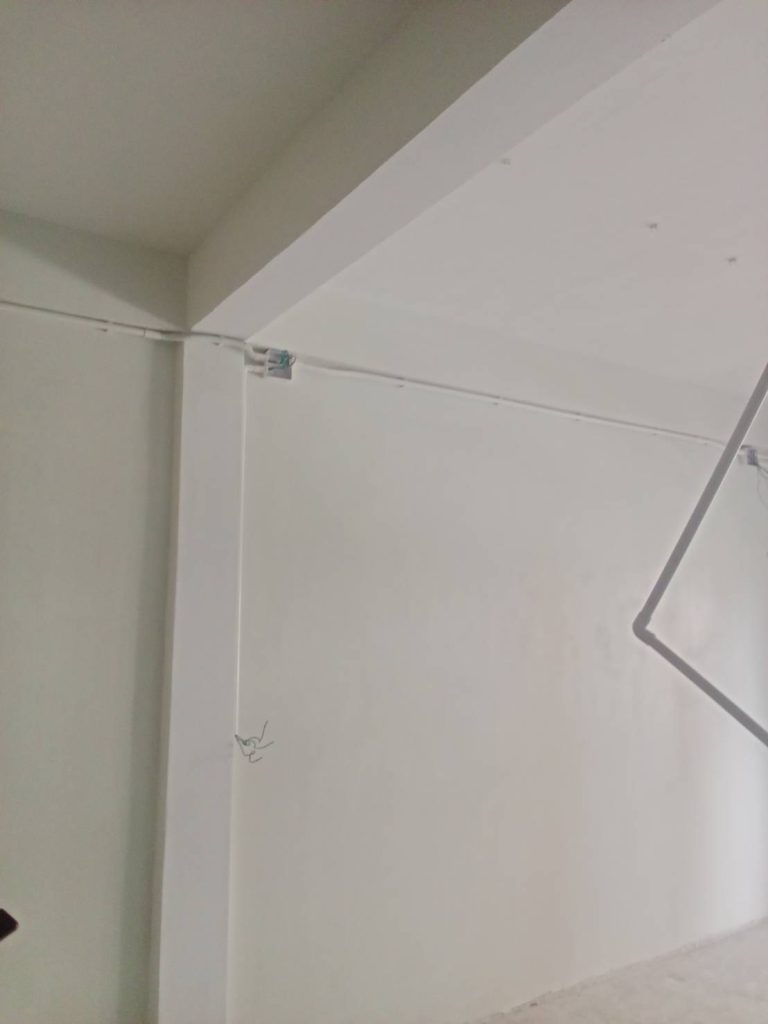 แนวท่อสายไฟและกล่องพักสายไฟ