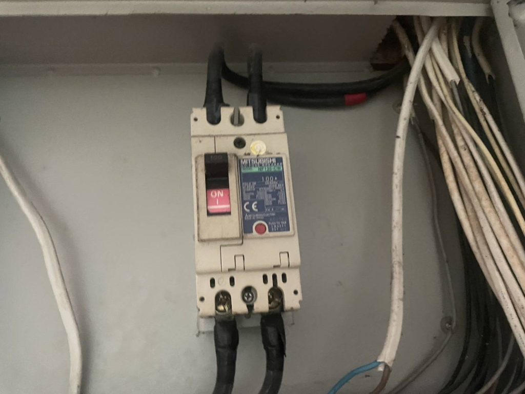 เบรกเกอร์