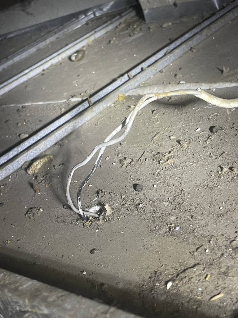 แนวสายไฟบนฝ้า