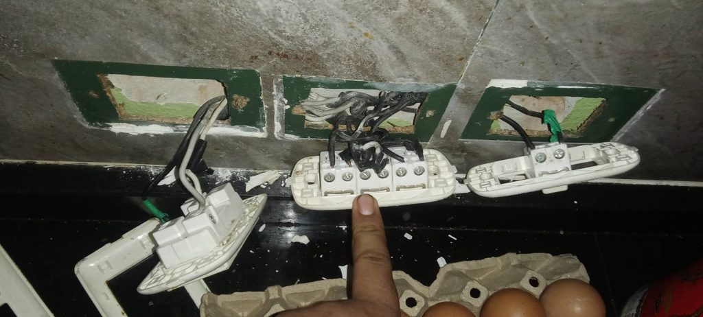 รื้อปลั๊กเช็กสายไฟ