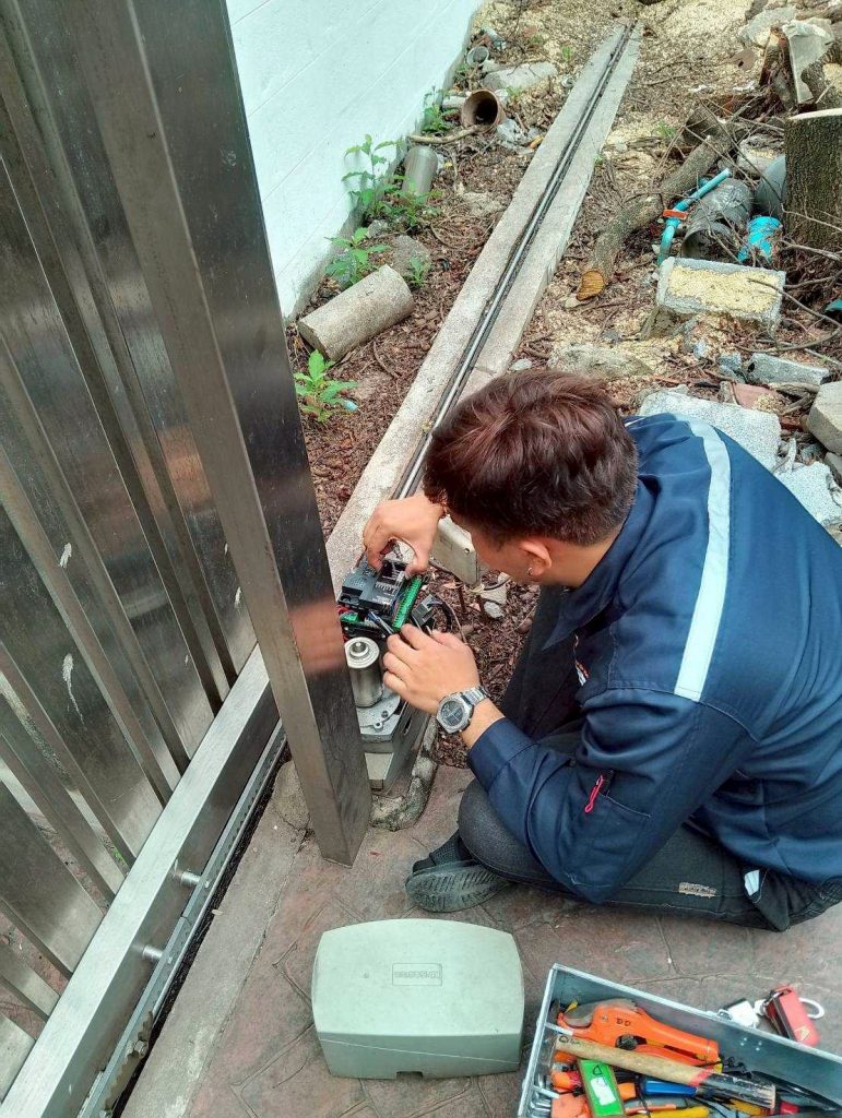 ซ่อมไฟฉุกเฉิน