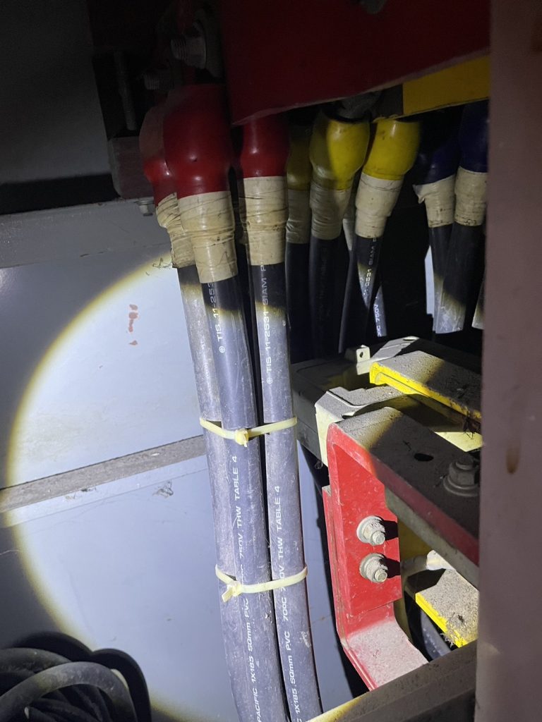 สายไฟในตู้เมนไฟฟ้า