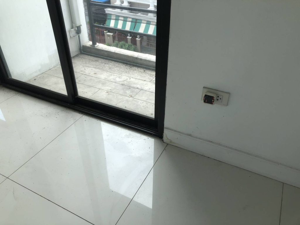 เช็กปลั๊กไฟ