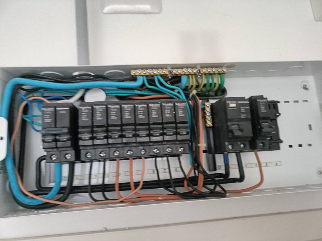 ตู้คอนซูมเมอร์