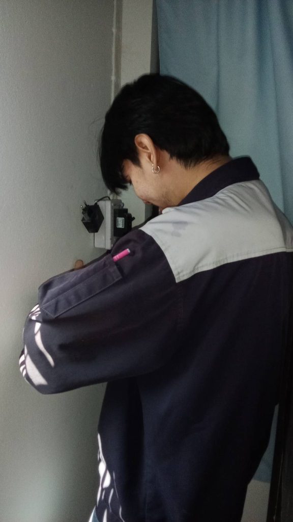 ติดตั้งปลั๊กไฟ