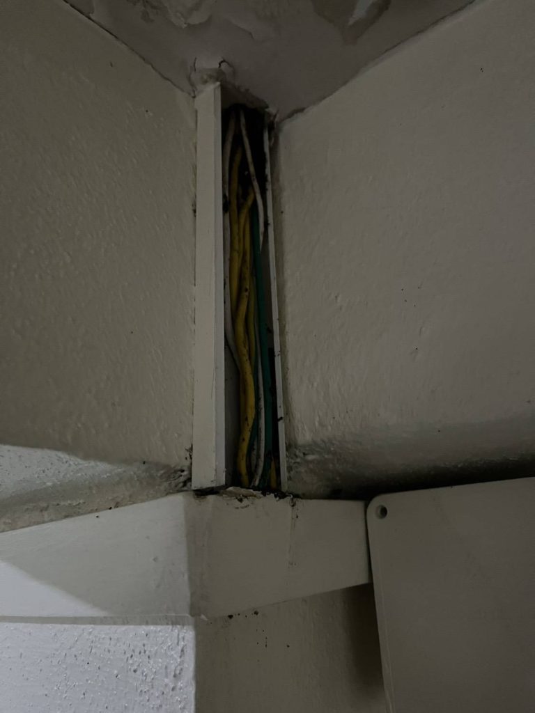 รางสายไฟ