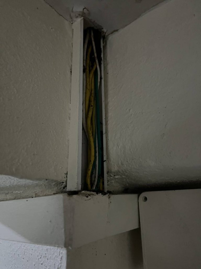 รางสายไฟ