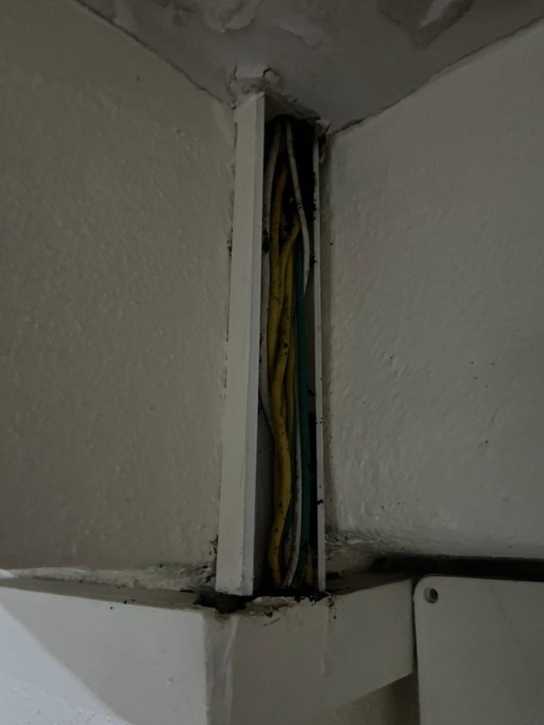 รางสายไฟ