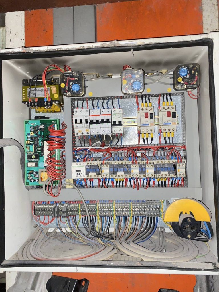 ตู้เมนไฟฟ้า