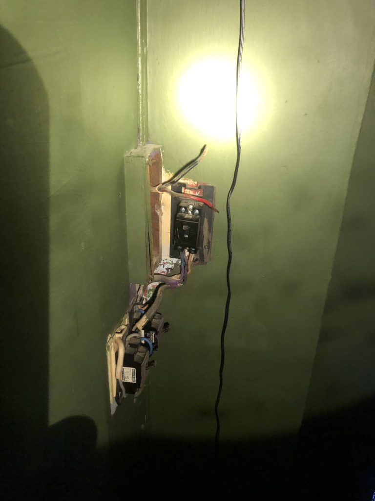 เบรกเกอร์