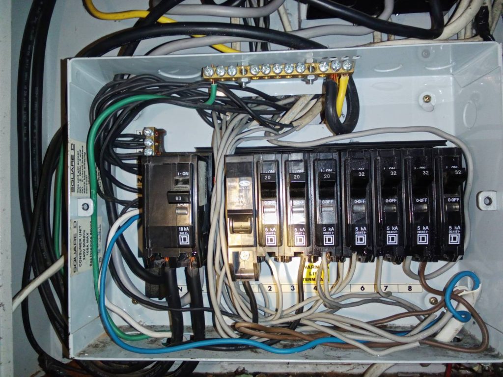 เบรกเกอร์ในตู้คอนซูมเมอร์