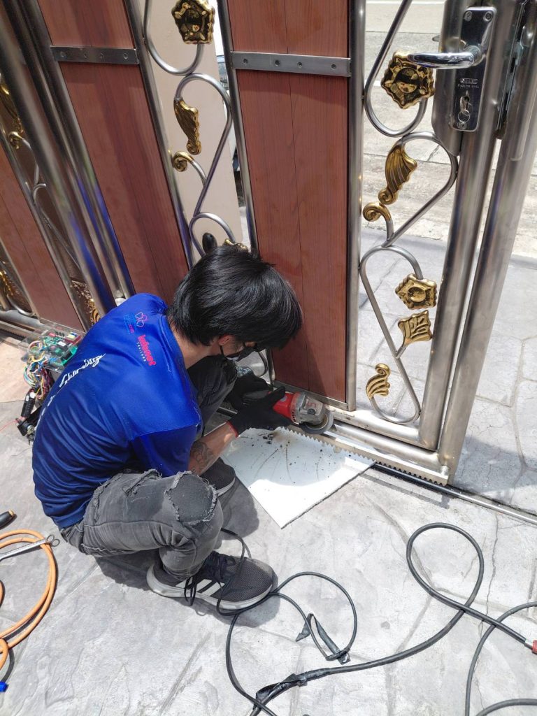 ติดตั้งมอเตอร์ประตูรีโมท