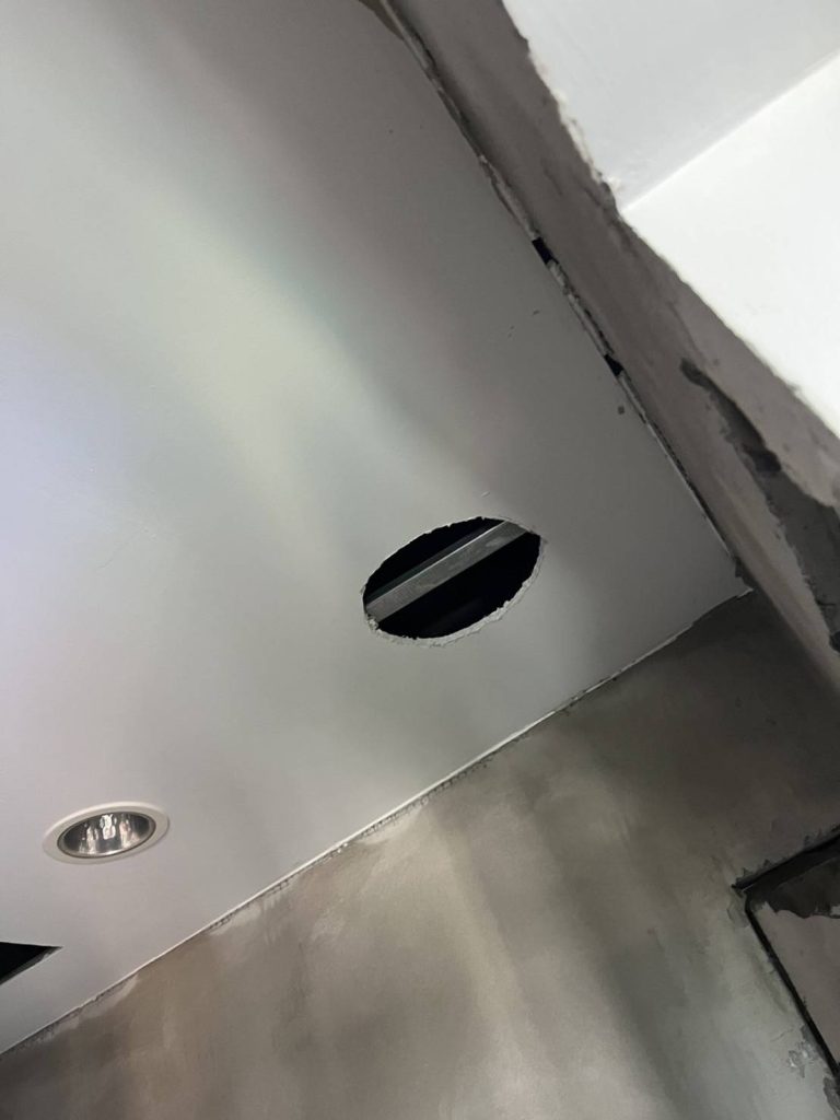 เจาะฝ้าเตรียมติดตั้งดาวน์ไลท์