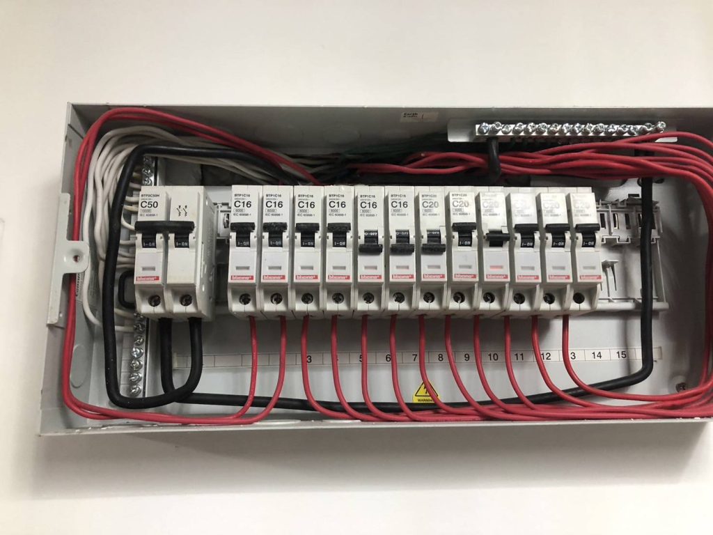 ตู้คอนซูมเมอร์