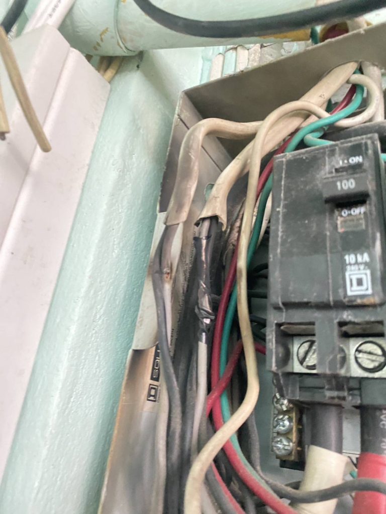 เมนเบรกเกอร์