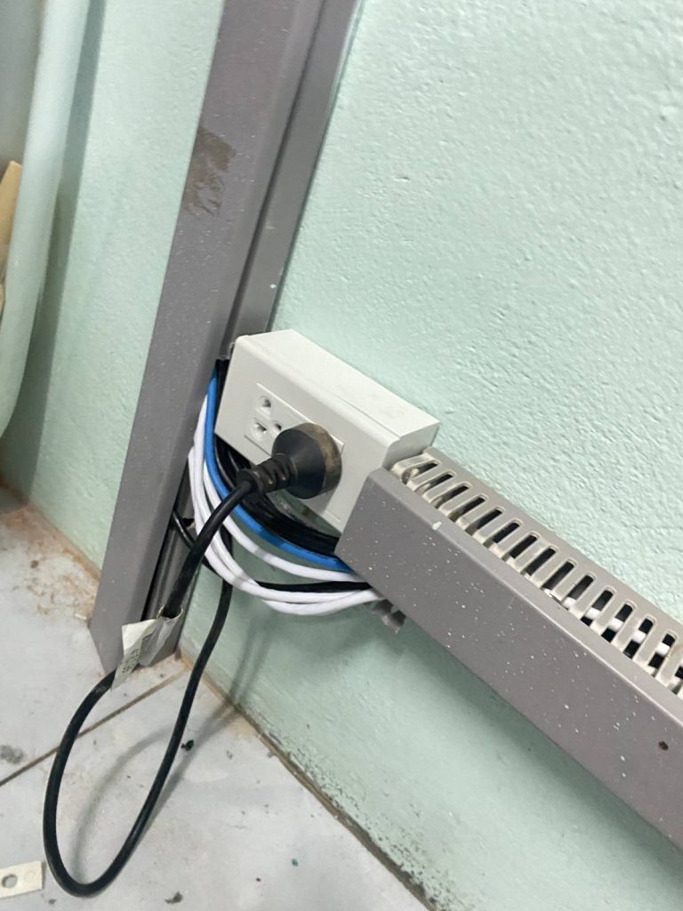 ปลั๊กไฟและรางสายไฟ