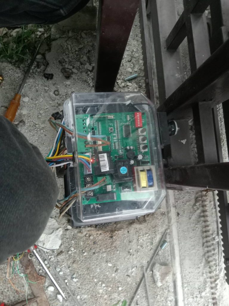 ติดตั้งมอเตอร์ประตูรีโมท