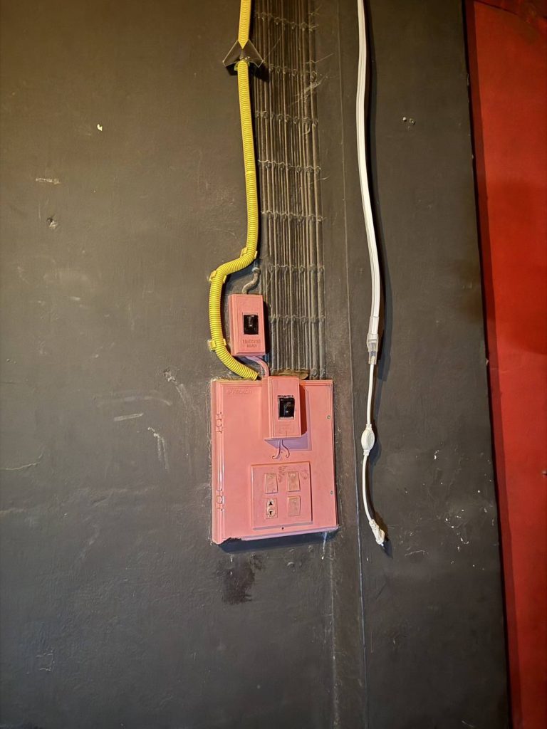 แผงควบคุมไฟฟ้า