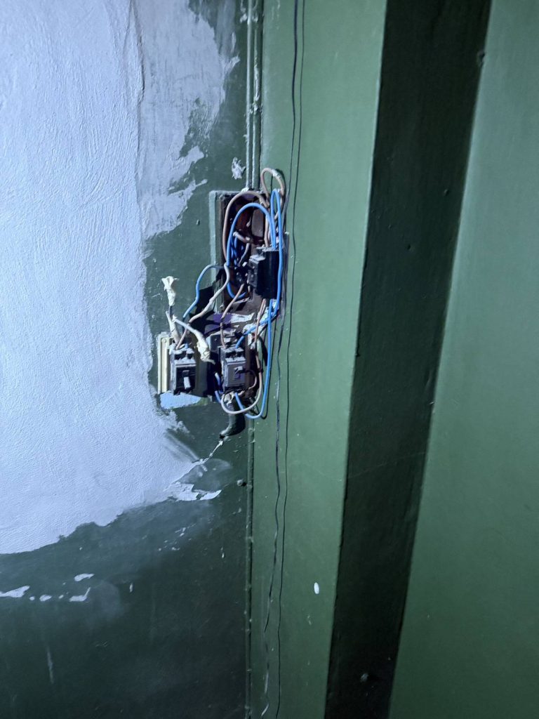 เบรกเกอร์