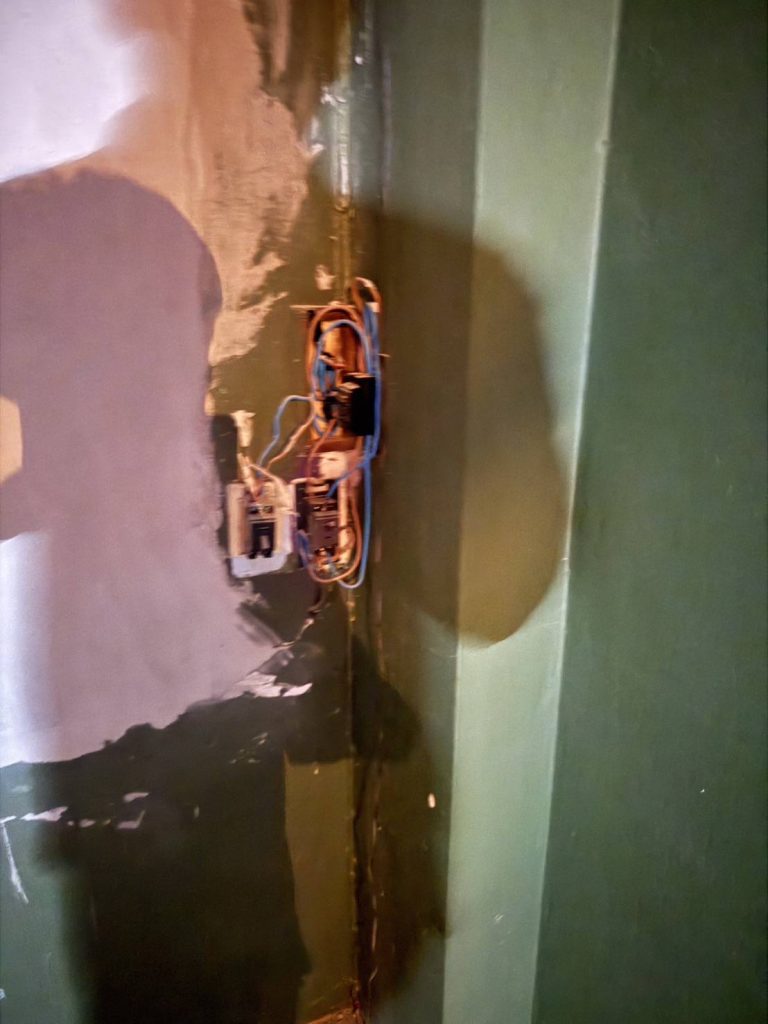 เบรกเกอร์