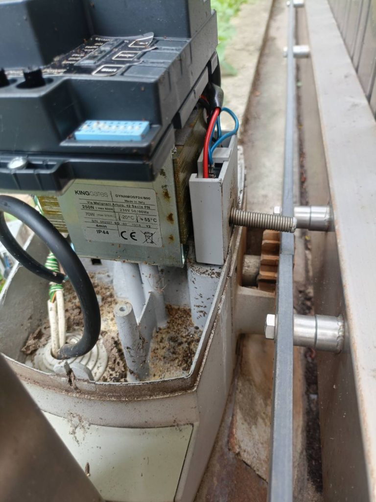 ซ่อมมอเตอร์ประตูรีโมท