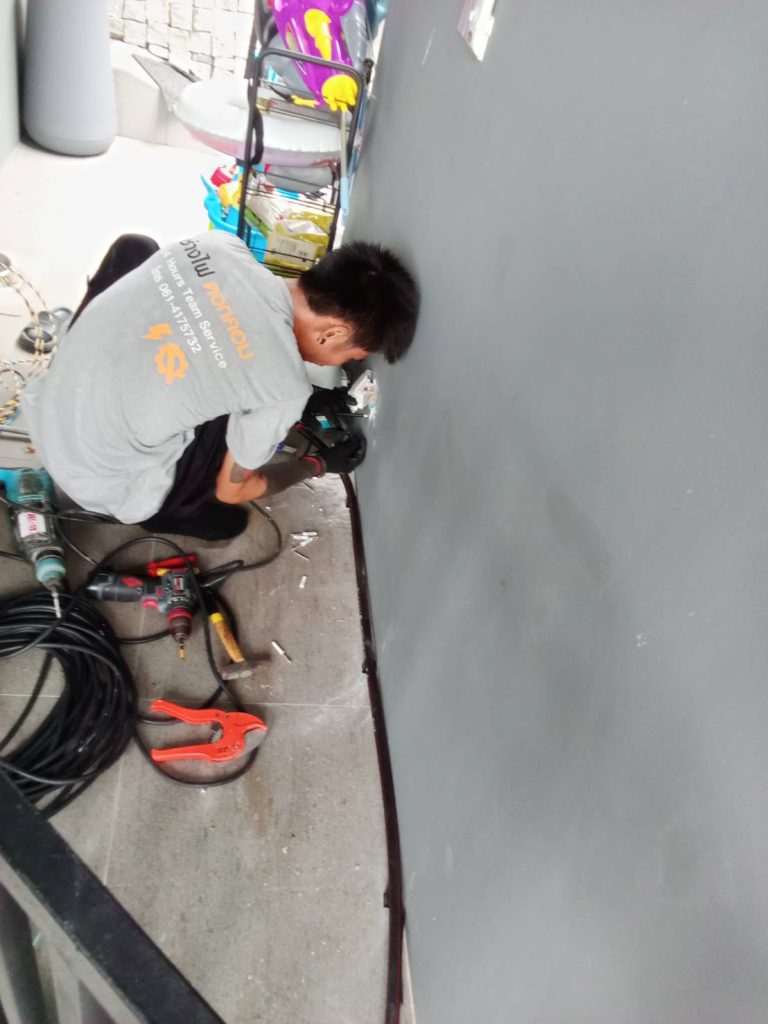 ติดตั้งปลั๊กไฟ