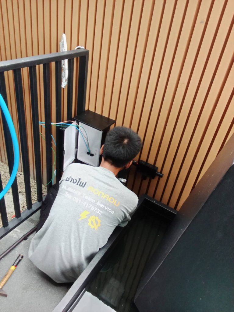 ติดตั้งปลั๊กไฟ