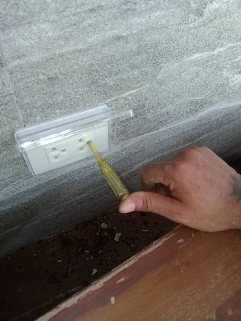 เช็กปลั๊กไฟ