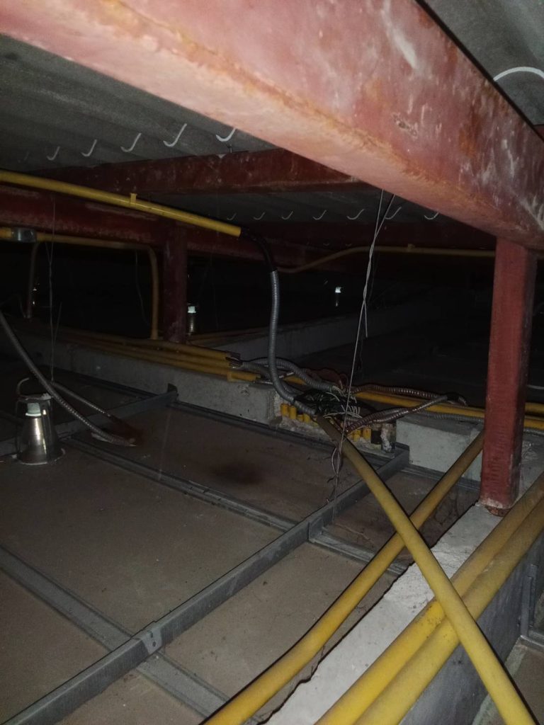 แนวท่อสายไฟบนฝ้า