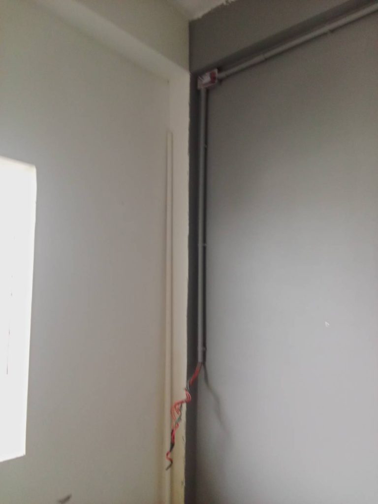 แนวท่อสายไฟและกล่องพักสายไฟ