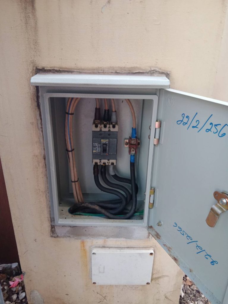 เบรกเกอร์