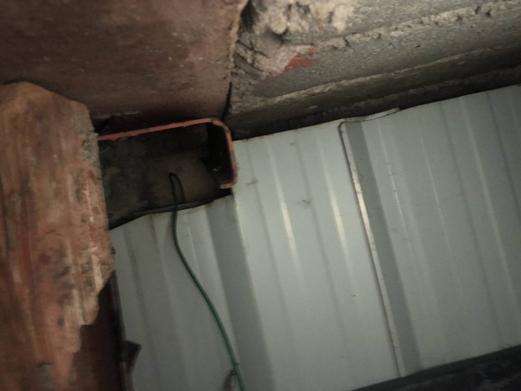 สายไฟใต้ฝ้า