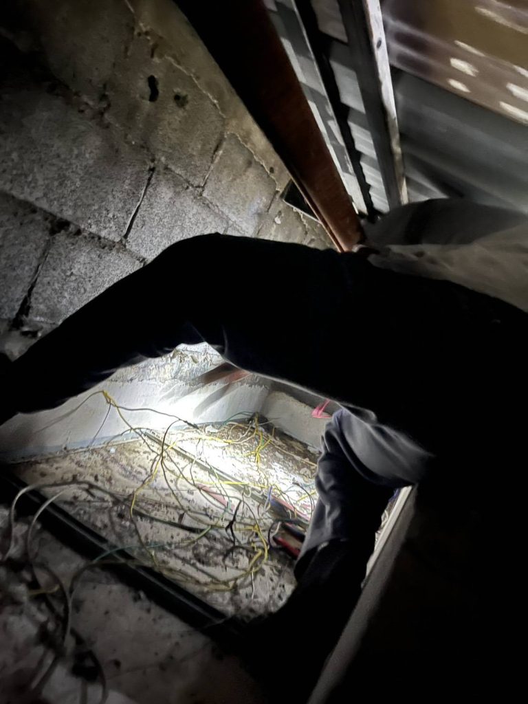 เช็กสายไฟใต้ฝ้า