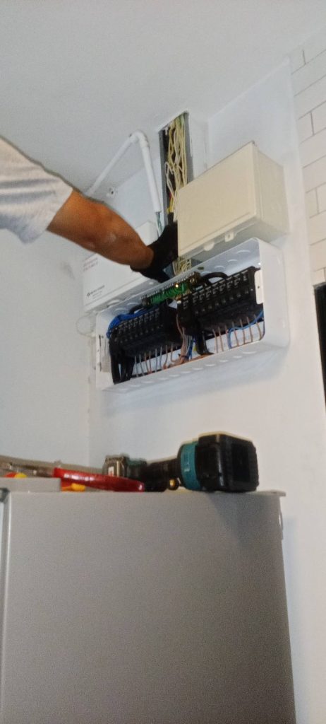 ตู้คอนซูมเมอร์