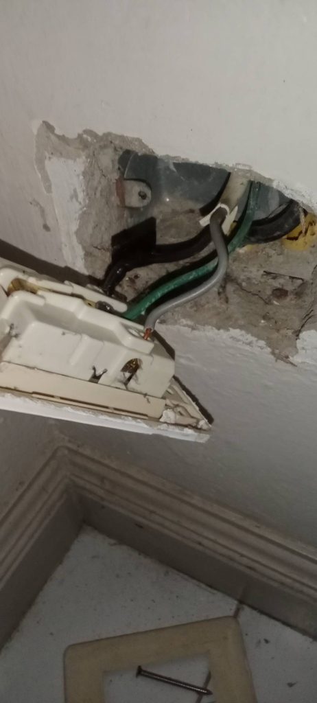 รื้อปลั๊กเช็กสาย