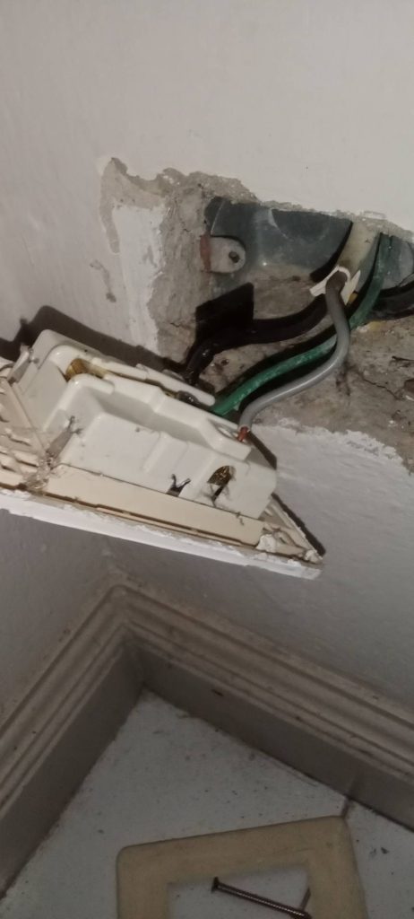 รื้อปลั๊กเช็กสาย