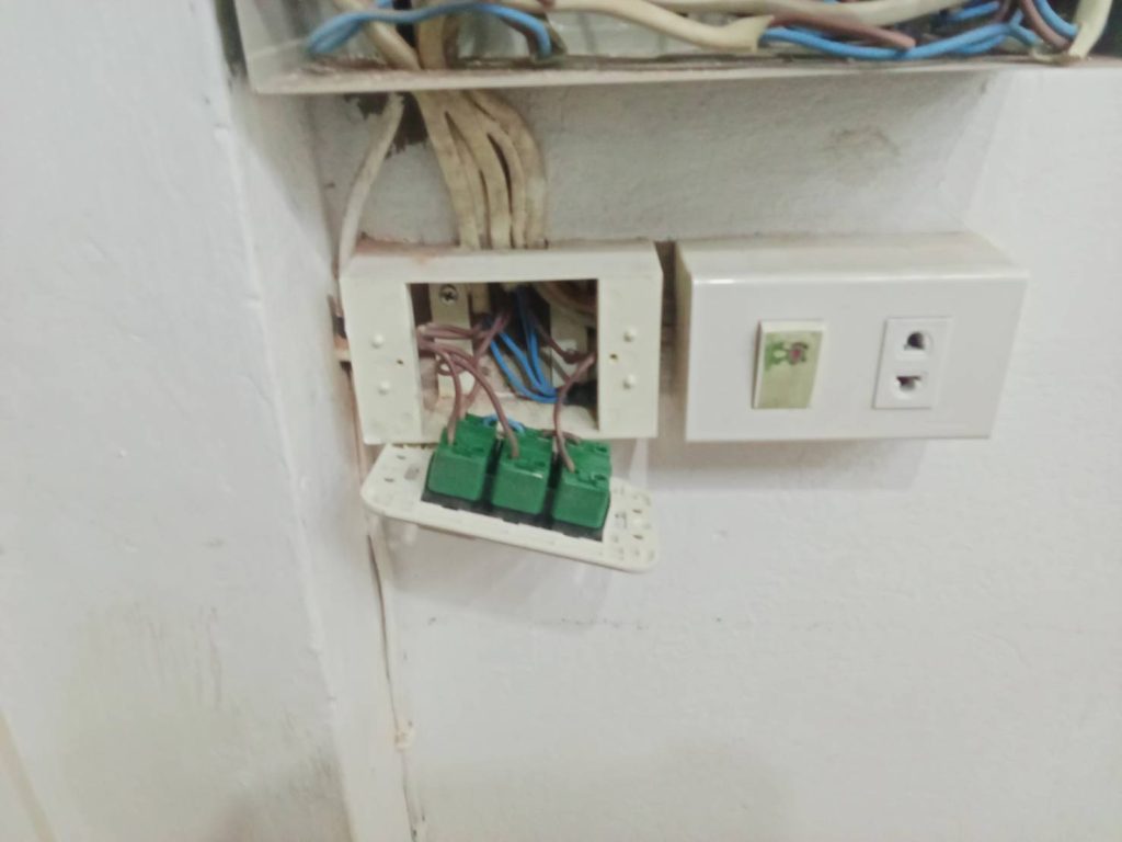 รื้อปลั๊กเช็กสายไฟ