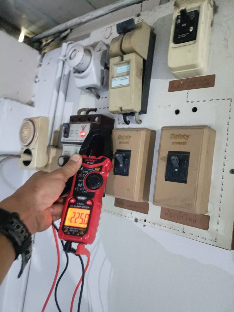 ตรวจสอบการจ่ายไฟของเบรกเกอร์ (circuit breaker)